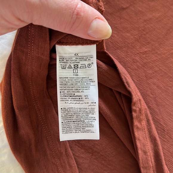 NWOT Soft Sleevles V neck Top - Picture 6 of 6